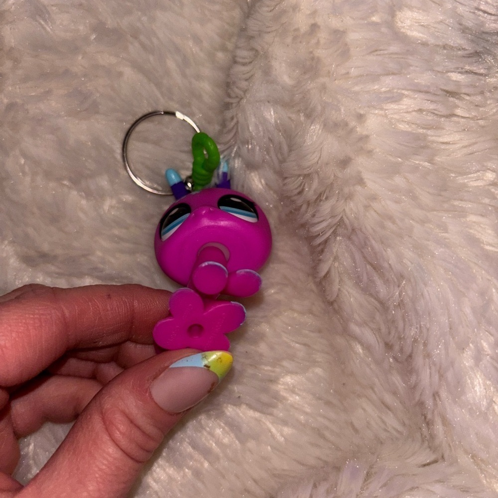 Littlest Pet Shop Pink Keychain - Picture 5 of 5